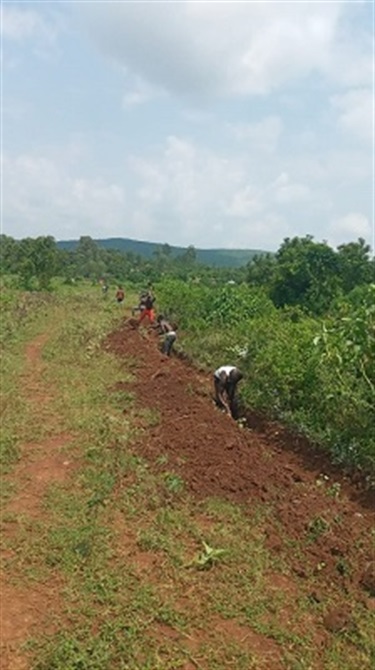 In the trenches in Obambo - western Kenya